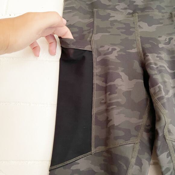 GOOD AMERICAN Pocket Sculpt Camo Leggings XS - Picture 4 of 10